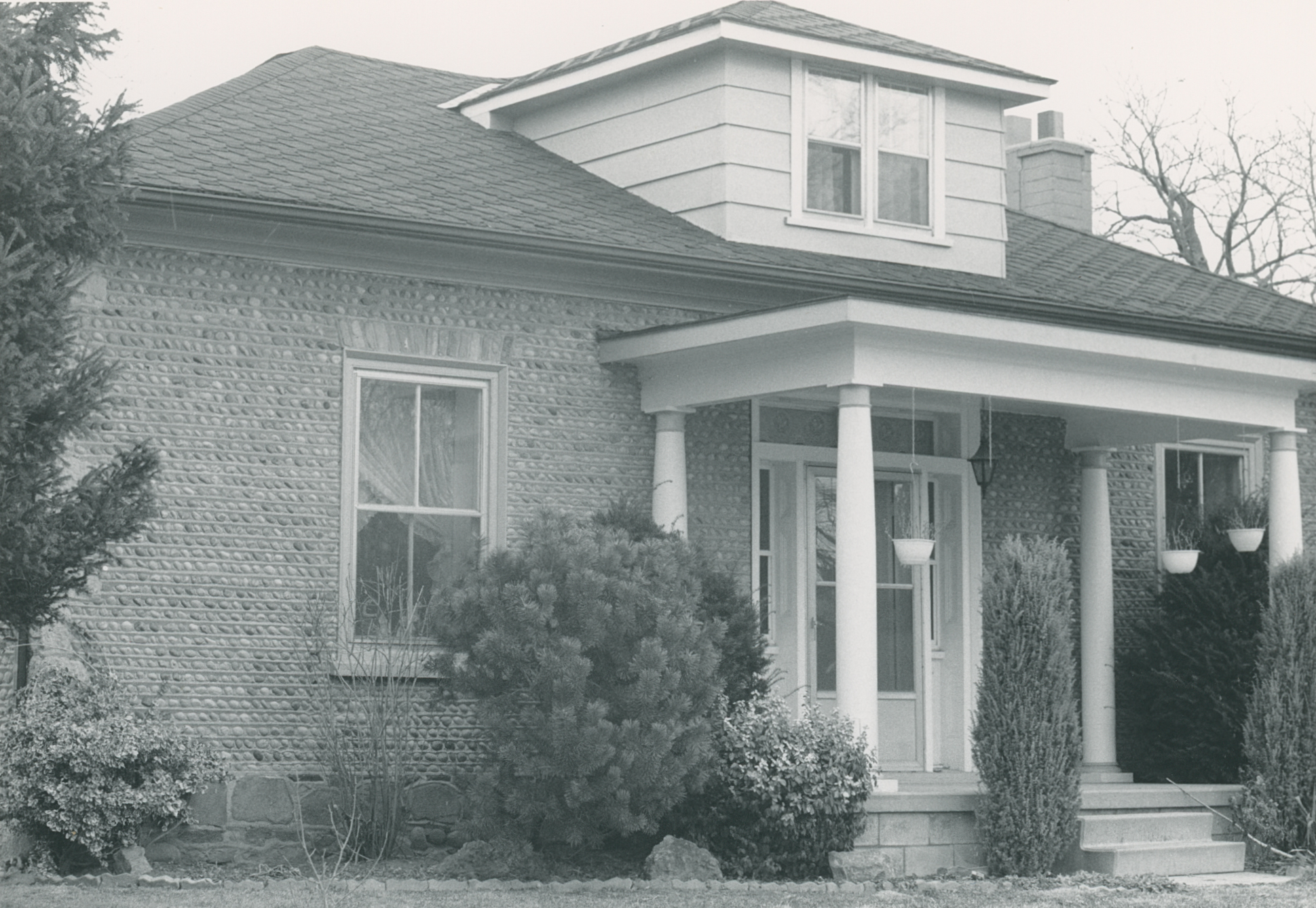 Bra-5 899 Keg Lane 1